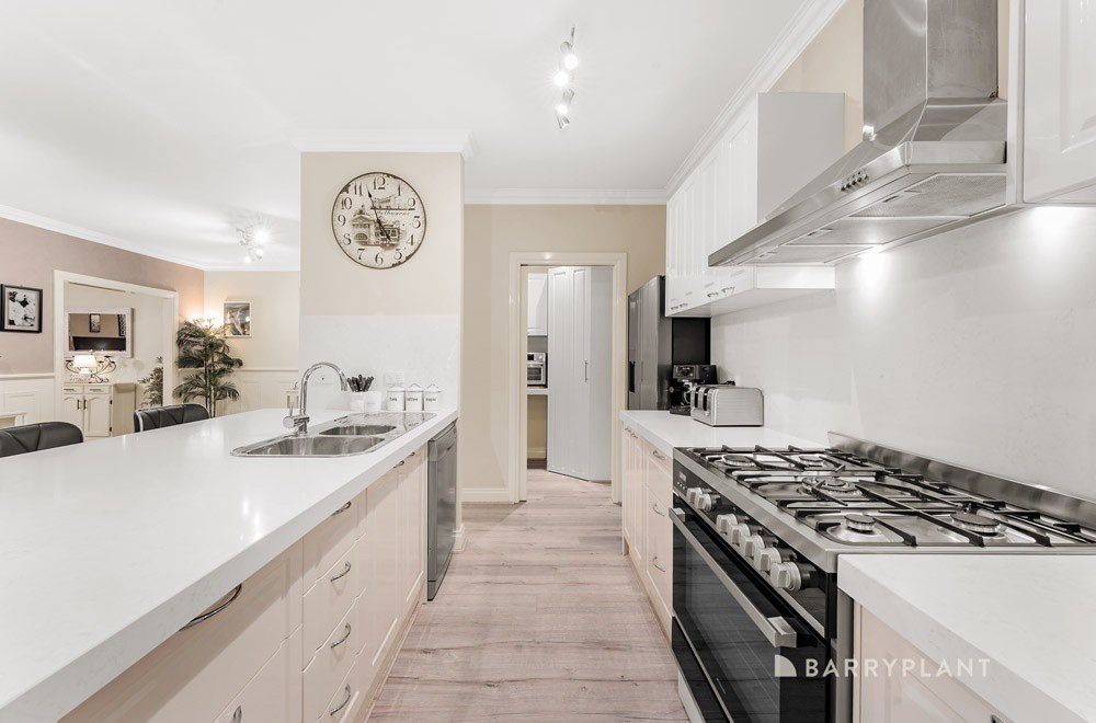 32 Cambridge Drive, Berwick, VIC 3806, Berwick - Thumbnail 4