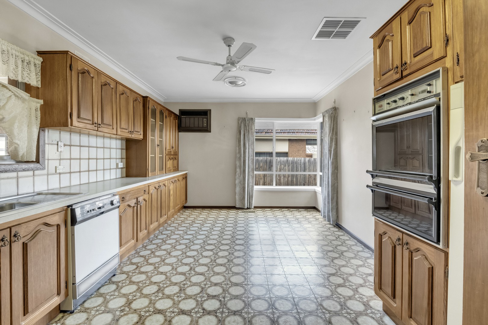 32 Cannes Avenue, Avondale Heights, VIC 3034, Avondale Heights - Thumbnail 3