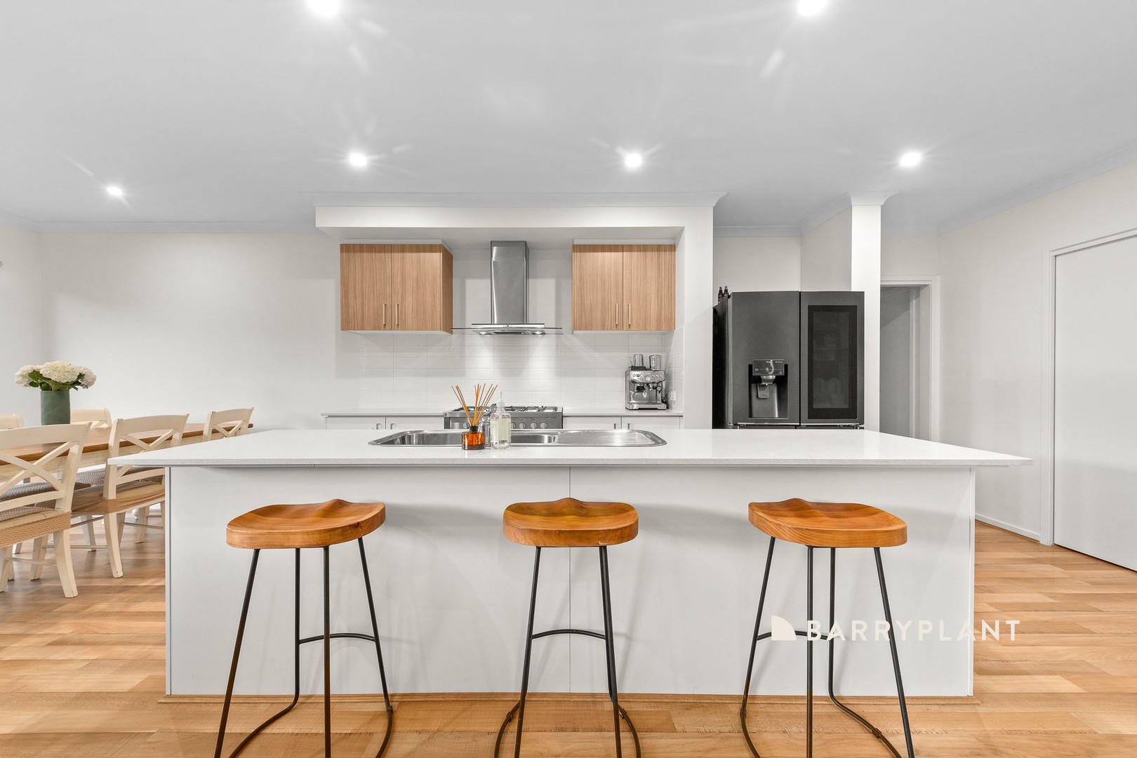 32 Carlyle Crescent, Clyde North, VIC 3978, Clyde North - Thumbnail 2