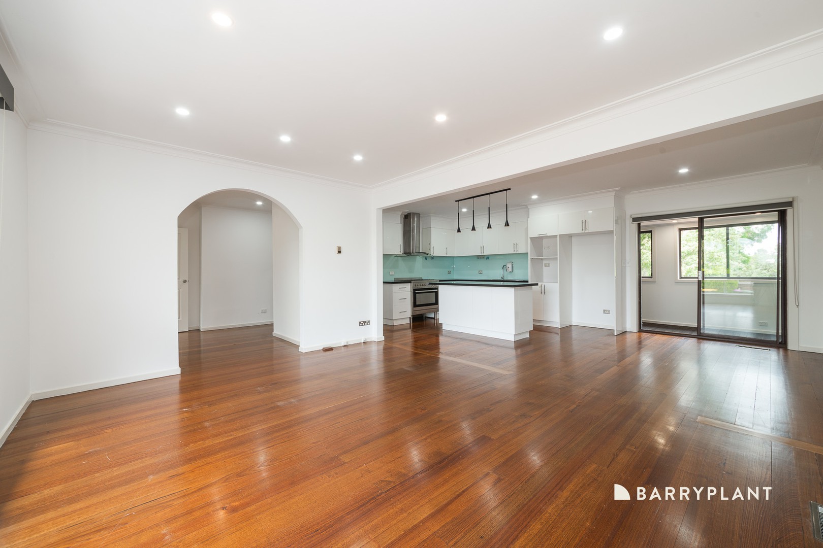 32 Casey Drive, Lalor, VIC 3075 - Thumbnail 2 - 21/02/2025