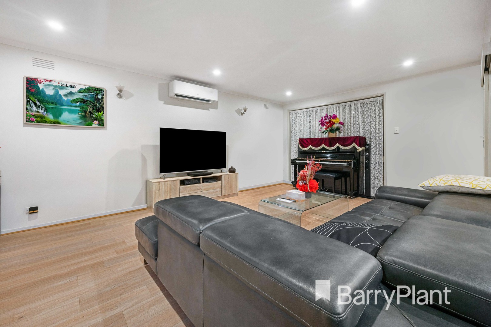 32 Charlbury Grove, St Albans, VIC 3021, St Albans - Thumbnail 2