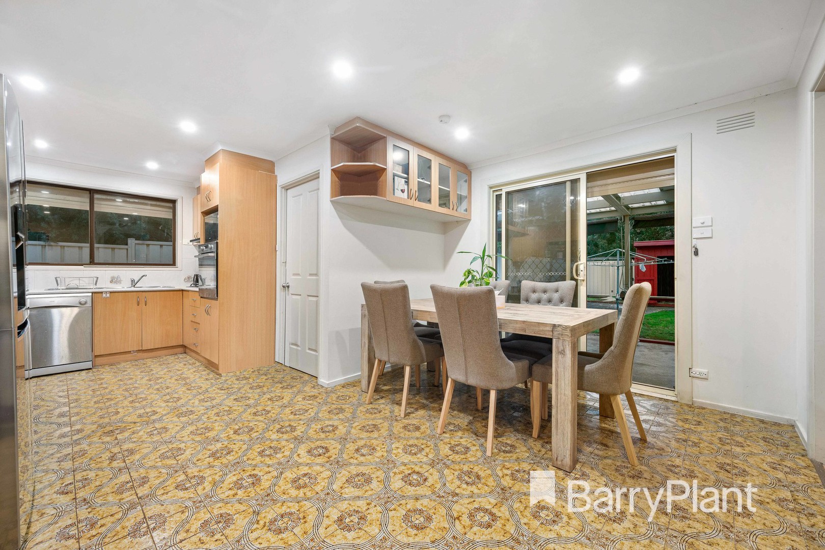 32 Charlbury Grove, St Albans, VIC 3021, St Albans - Thumbnail 5
