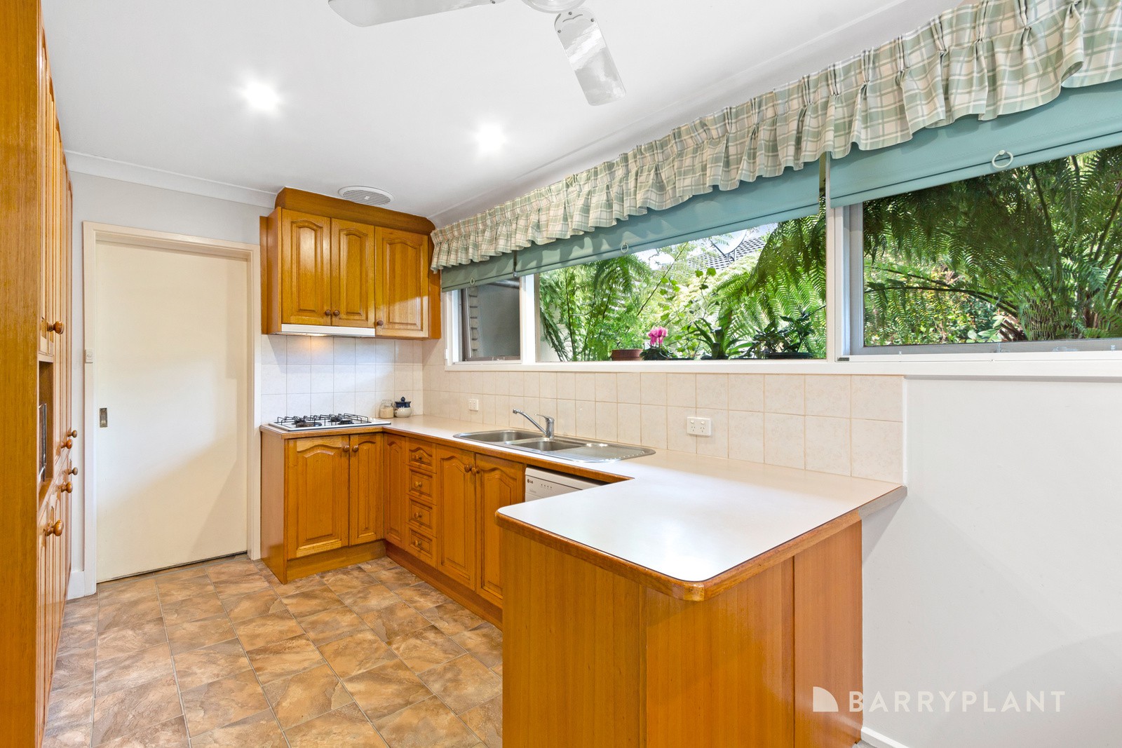 32 Chestnut Avenue, Ferntree Gully, VIC 3156, Ferntree Gully - Thumbnail 4