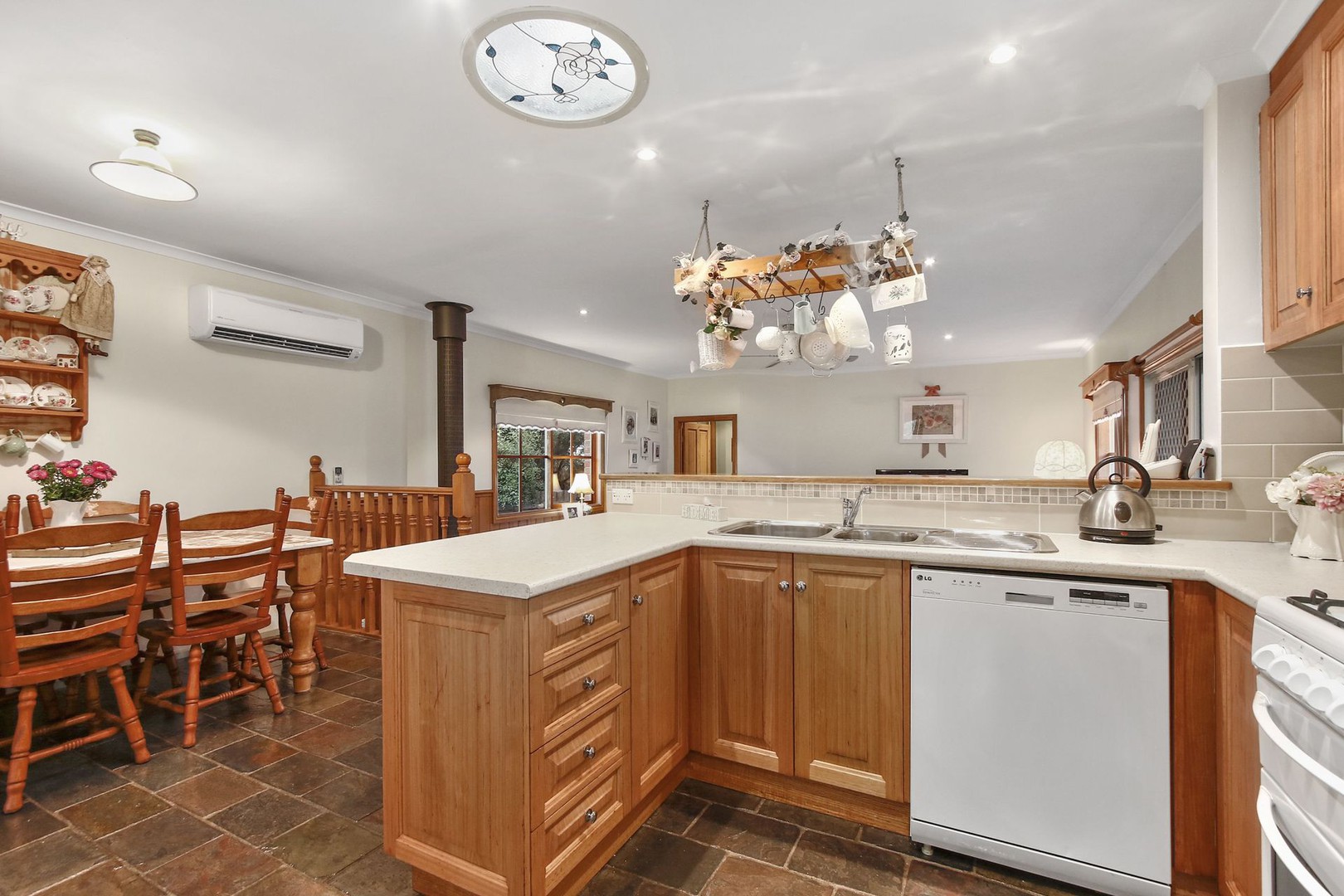 32 Chevalier Crescent, Mooroolbark, VIC 3138, Mooroolbark - Thumbnail 4