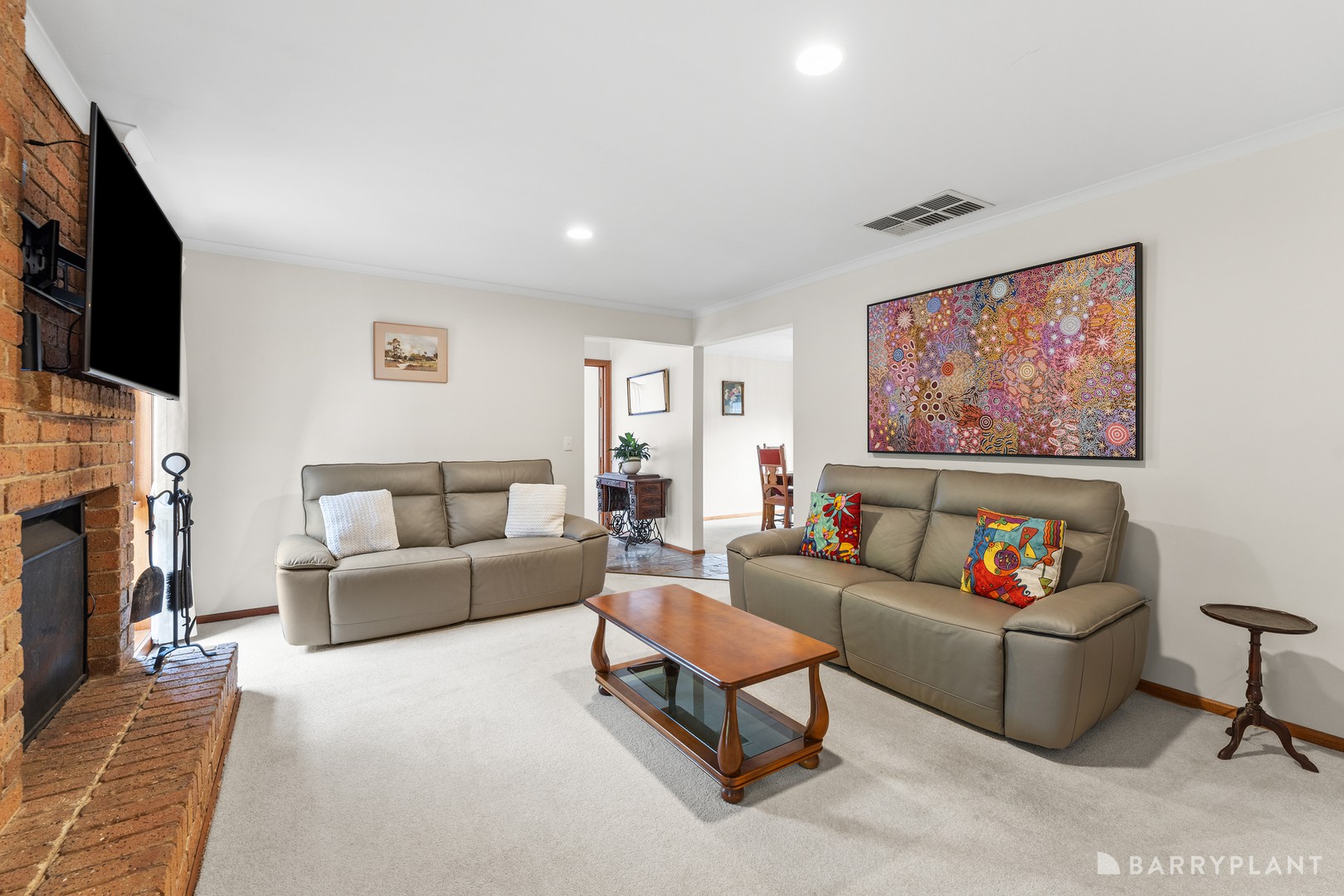 32 Crawley Grove, Ringwood North, VIC 3134 - Thumbnail 2 - 10/12/2024