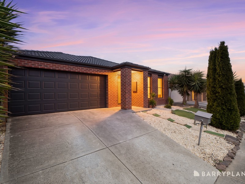 32 Cumberland Drive, Pakenham, VIC 3810 - Image - 02/09/2026