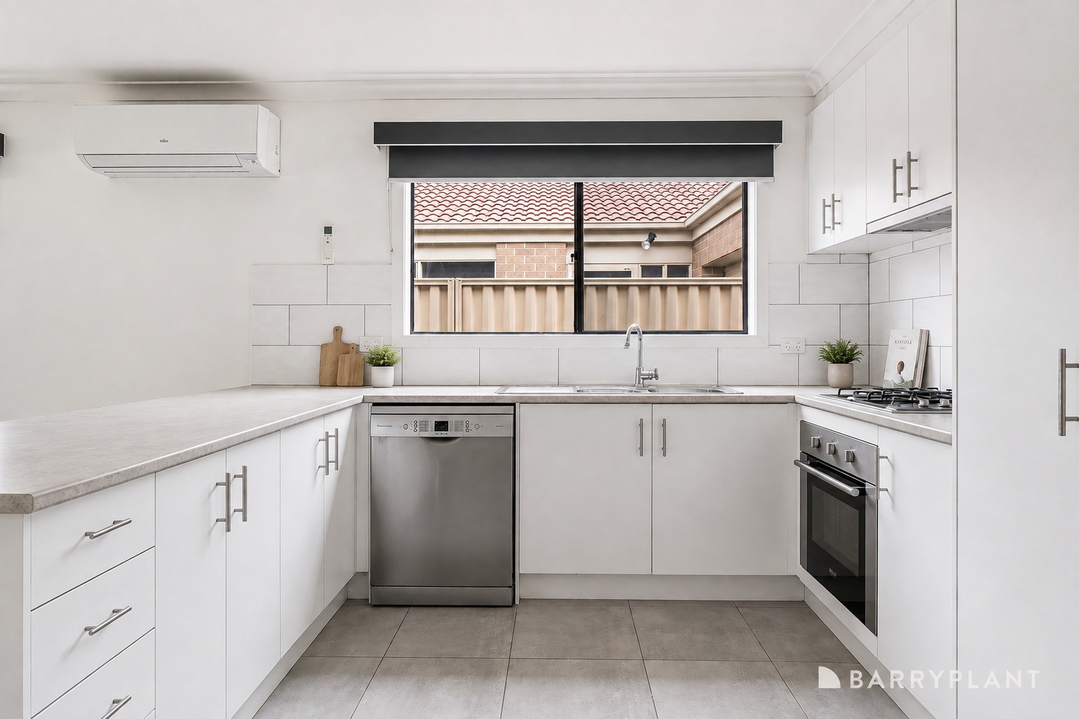 32 Cumberland Drive, Pakenham, VIC 3810 - Thumbnail 2 - 02/09/2026