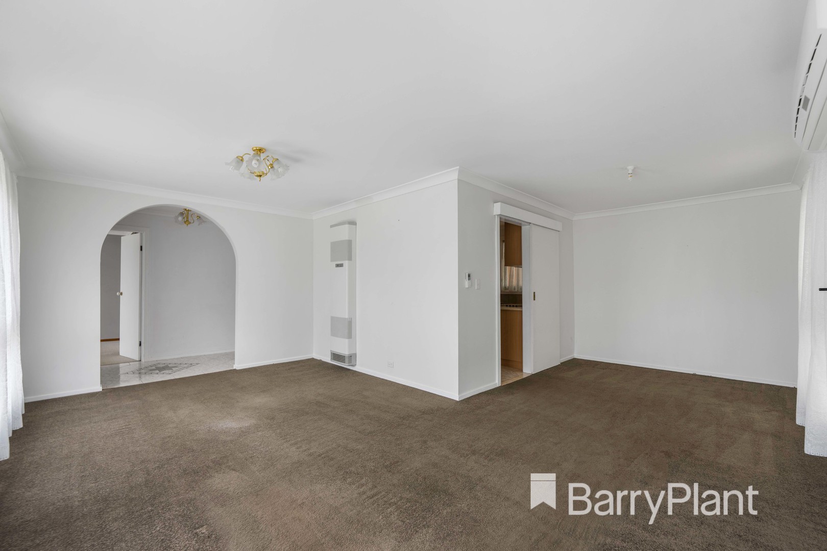 32 Dobell Crescent, Werribee, VIC 3030, Werribee - Thumbnail 2