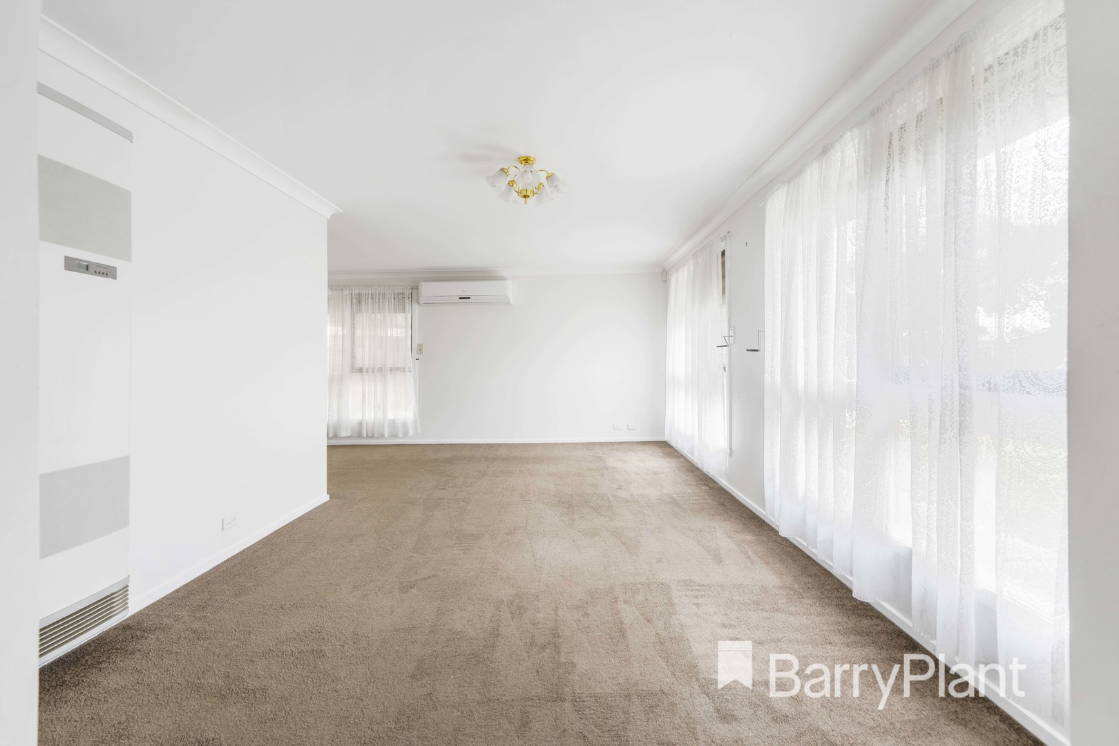 32 Dobell Crescent, Werribee, VIC 3030, Werribee - Thumbnail 3