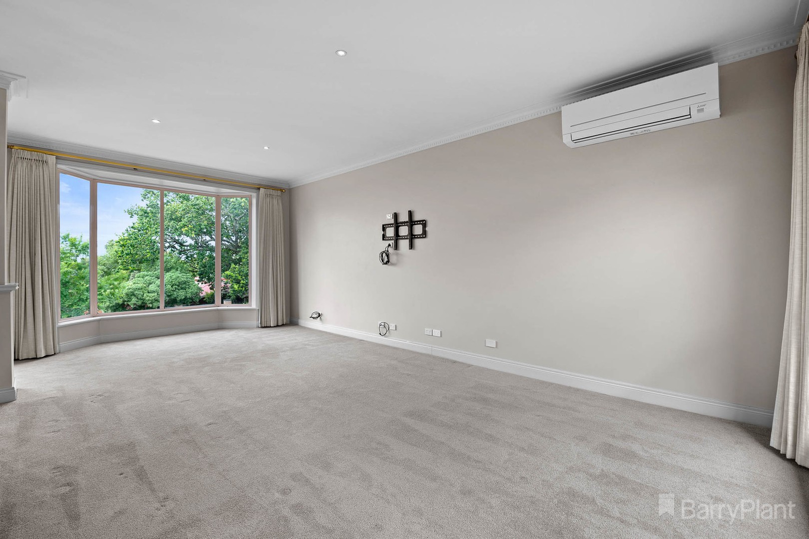 32 Edrington Park Drive, Berwick, VIC 3806, Berwick - Thumbnail 2