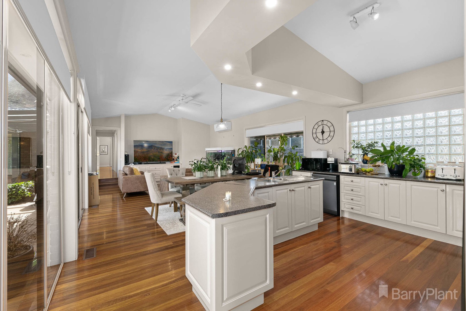 32 Edrington Park Drive, Berwick, VIC 3806 - Thumbnail 2 - 13/09/2023