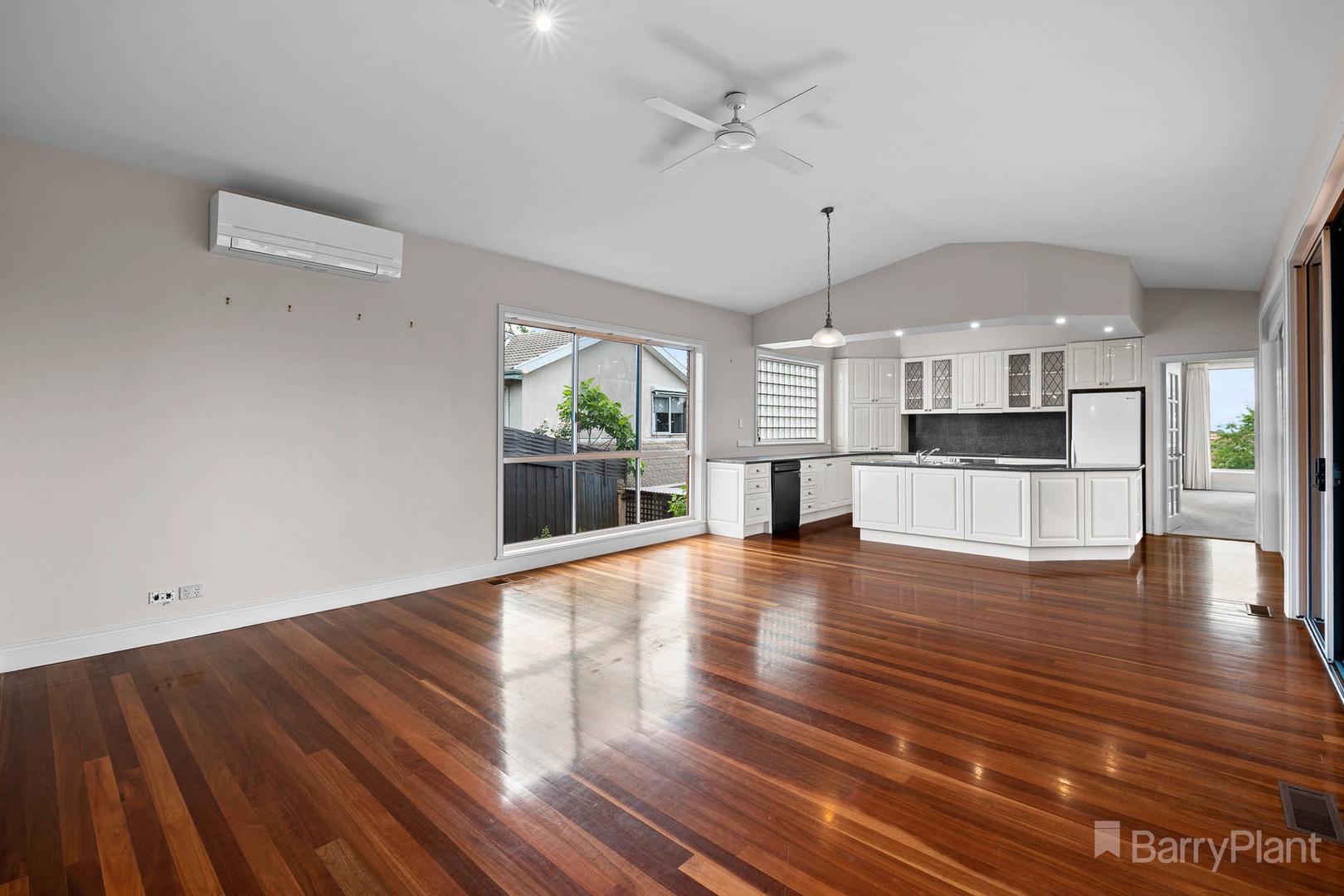32 Edrington Park Drive, Berwick, VIC 3806, Berwick - Thumbnail 3