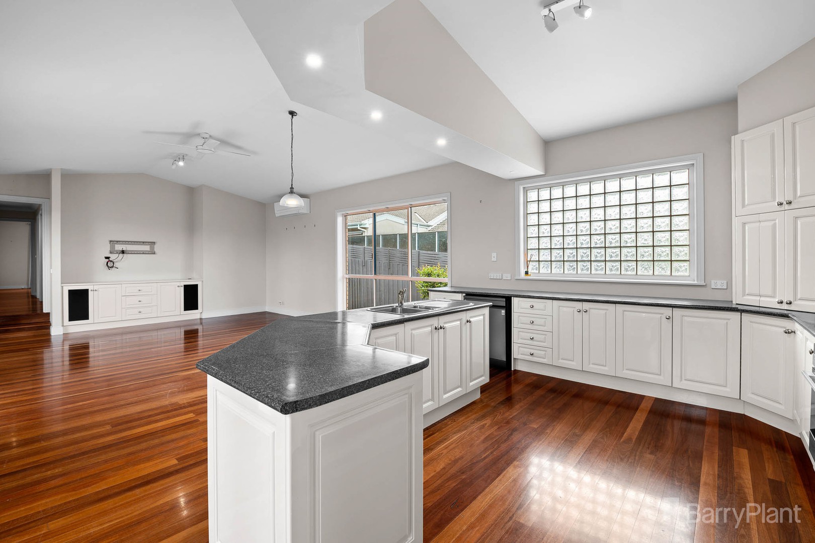 32 Edrington Park Drive, Berwick, VIC 3806, Berwick - Thumbnail 5