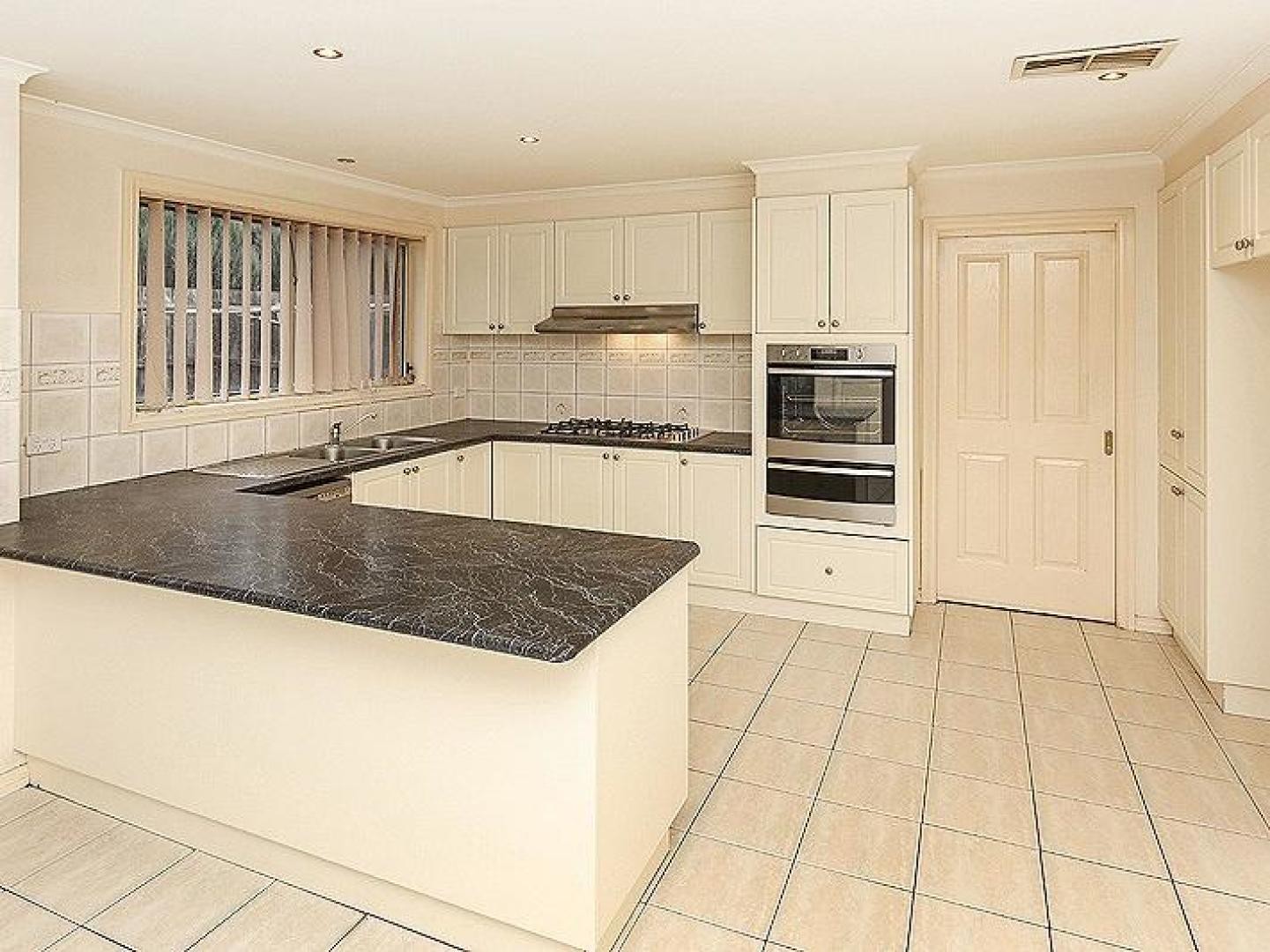 32 Gresswell Park Drive, Watsonia, VIC 3087 - Thumbnail 2 - 13/05/2026
