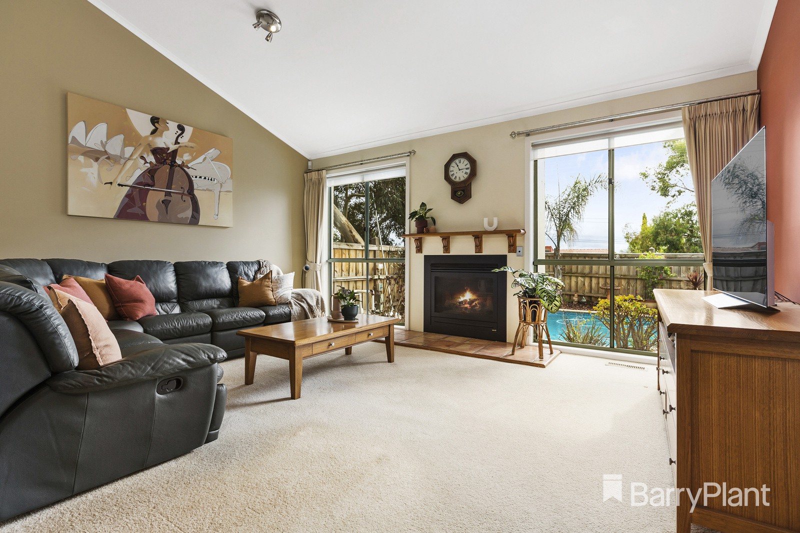 32 Heatherlea Drive, Wheelers Hill, VIC 3150 - Thumbnail 2 - 05/04/2022