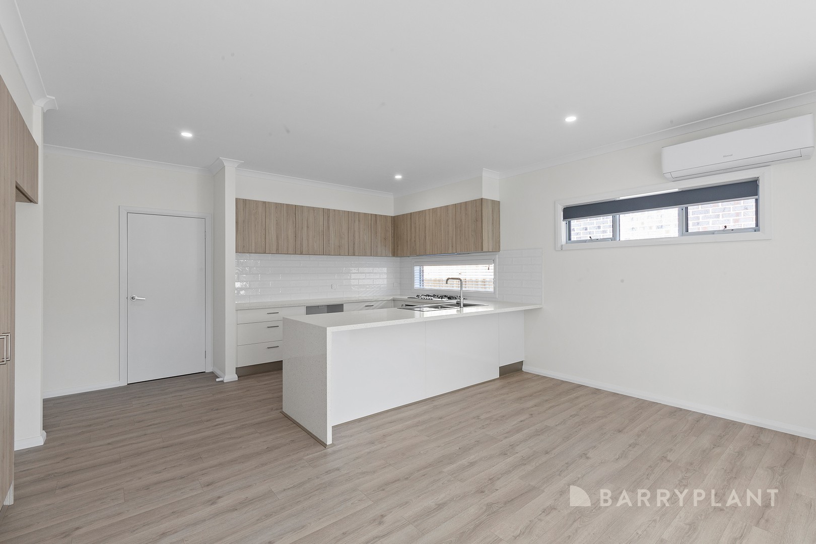 32 Henty Street, Pakenham, VIC 3810, Pakenham - Thumbnail 2