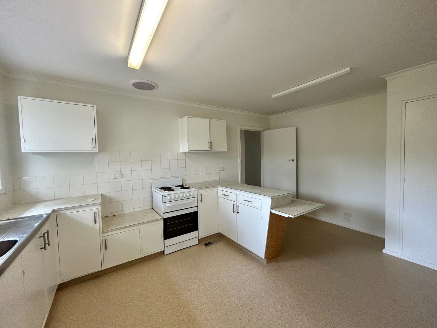 32 Hillcrest Rd, Frankston, VIC 3199, Frankston - Thumbnail 4
