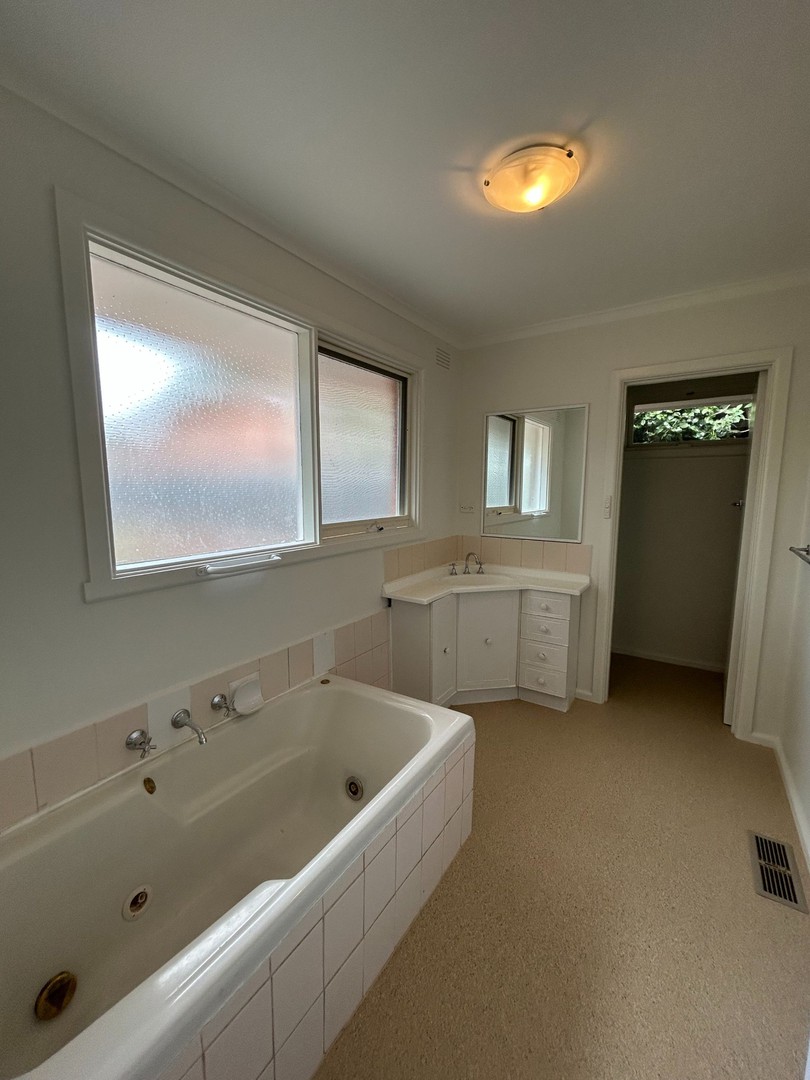 32 Hillcrest Rd, Frankston, VIC 3199, Frankston - Thumbnail 5