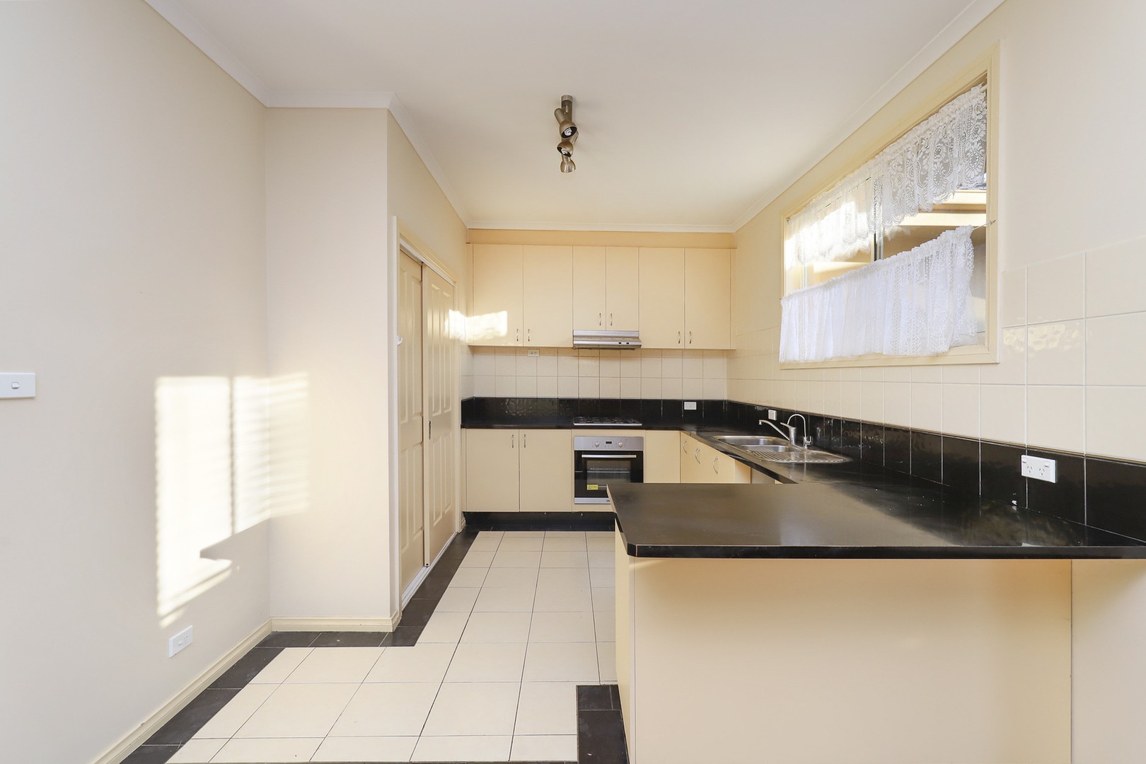 32 Homebush Road, Cairnlea, VIC 3023, Cairnlea - Thumbnail 2