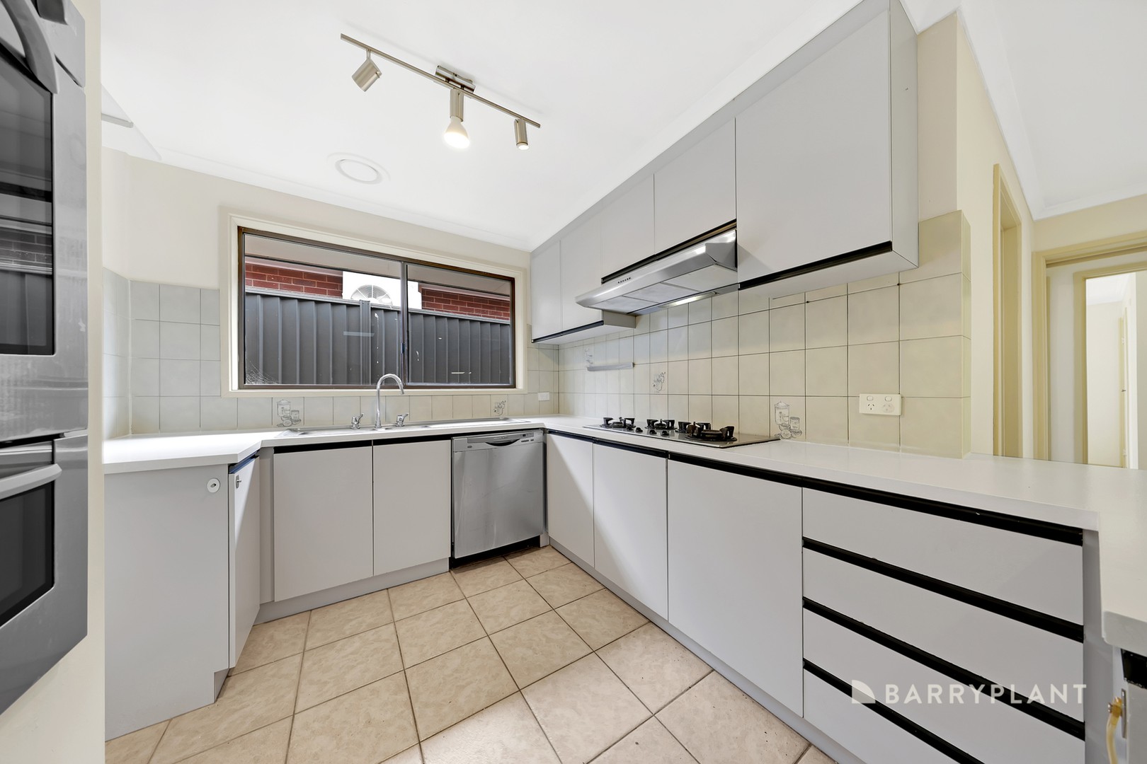 32 Kingston Town Crescent, Mill Park, VIC 3082, Mill Park - Thumbnail 2
