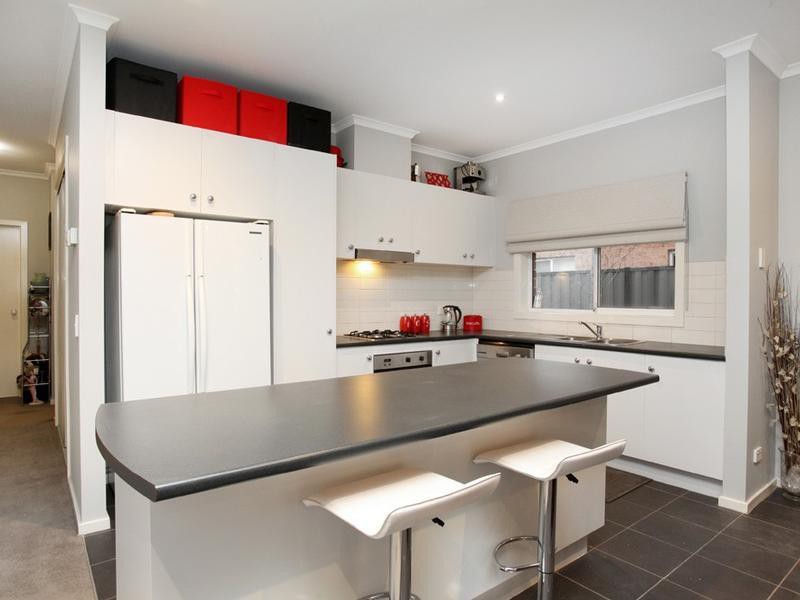32 Lakewood Boulevard, Melton, VIC 3337, Melton - Thumbnail 5