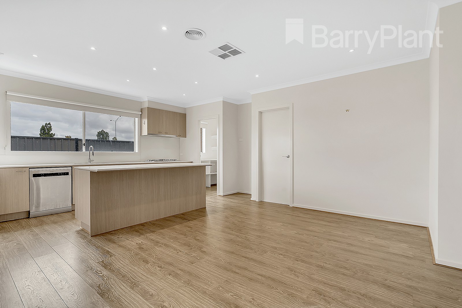32 Lemon Myrtle Way, Craigieburn, VIC 3064, Craigieburn - Thumbnail 4