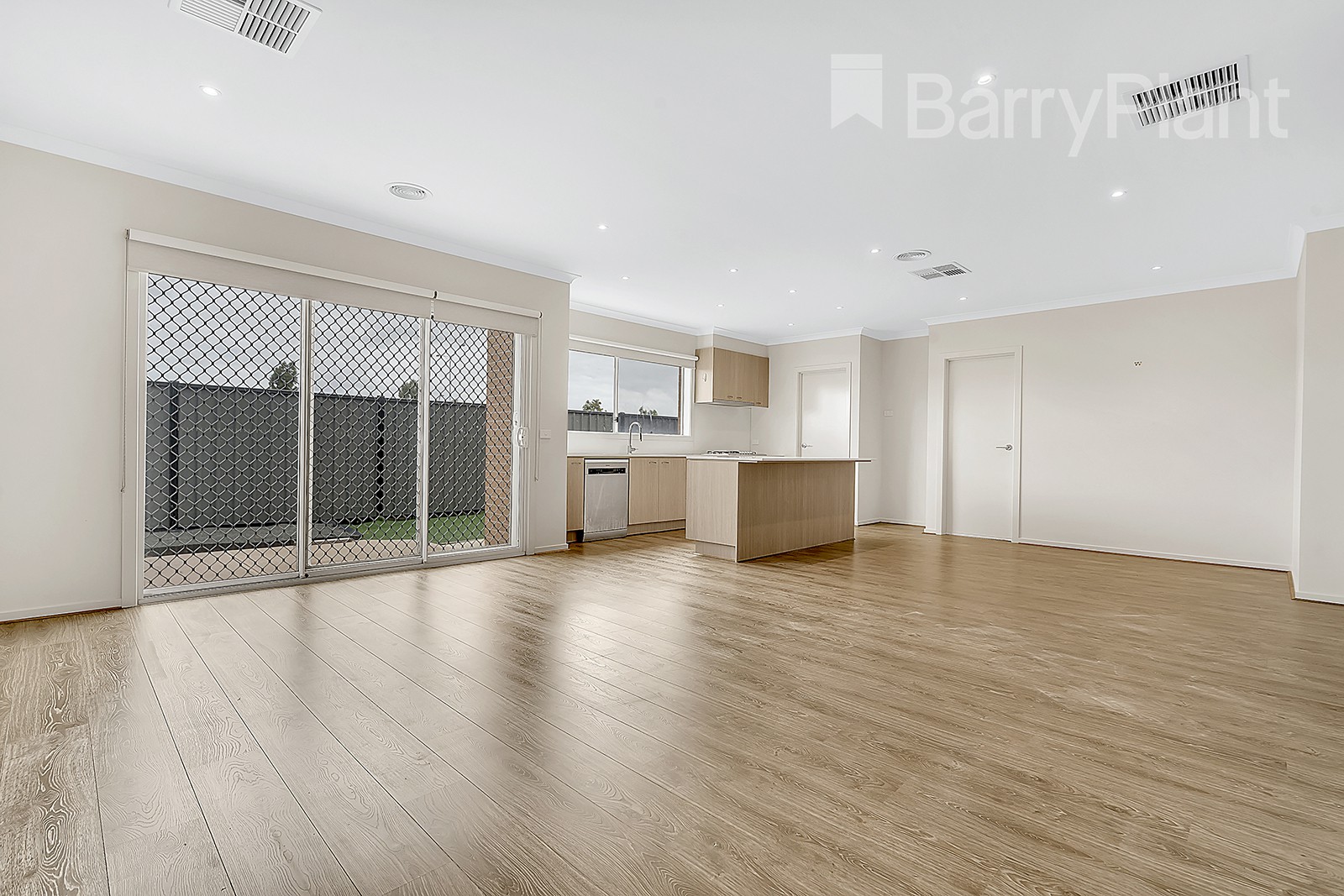 32 Lemon Myrtle Way, Craigieburn, VIC 3064, Craigieburn - Thumbnail 7
