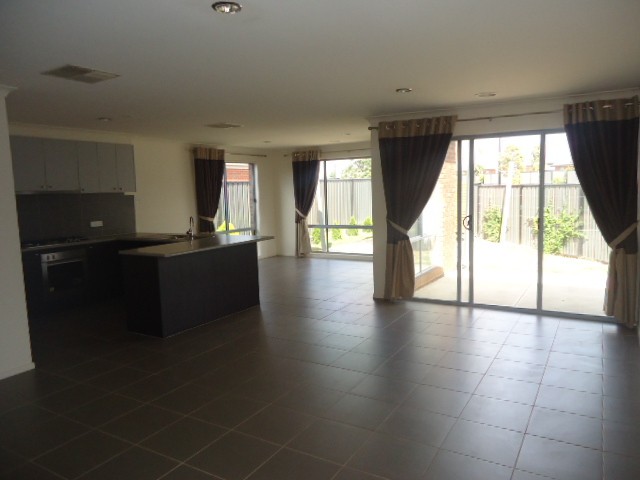32 Lindsay Gardens, Point Cook, VIC 3030, Point Cook - Thumbnail 3