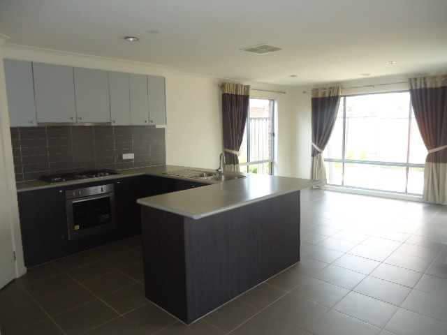 32 Lindsay Gardens, Point Cook, VIC 3030, Point Cook - Thumbnail 5