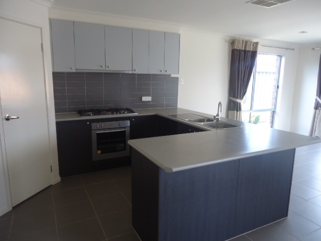 32 Lindsay Gardens, Point Cook, VIC 3030, Point Cook - Thumbnail 6