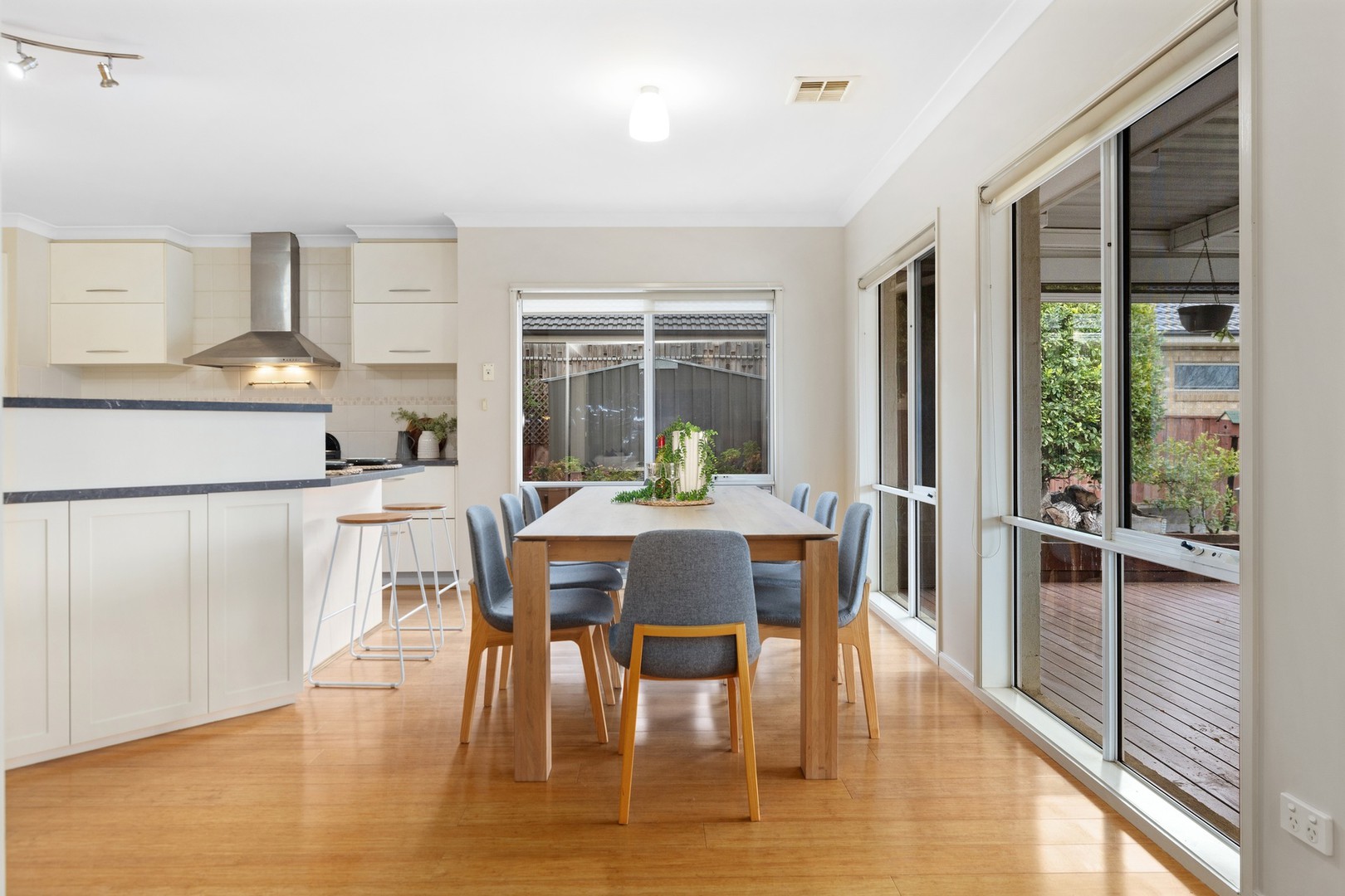 32 Riverglades Drive, Sanctuary Lakes, VIC 3030, Point Cook - Thumbnail 4
