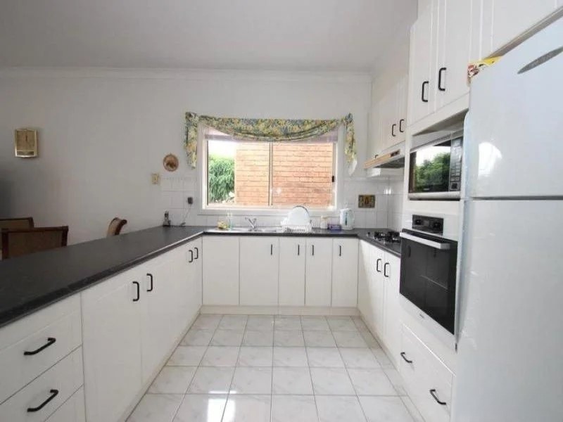 32 Robinson Drive, Burwood East, VIC 3151, Burwood East - Thumbnail 2