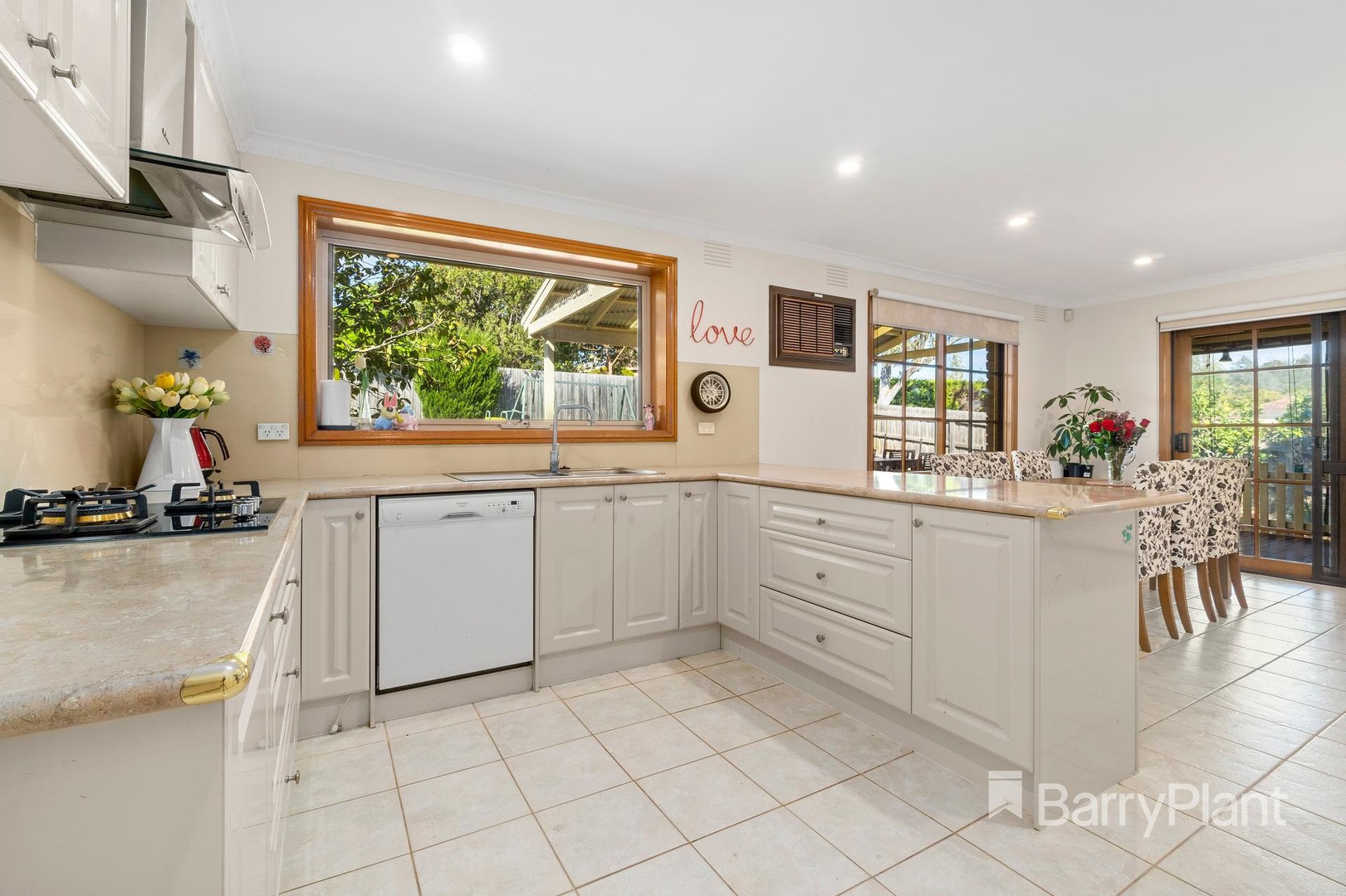32 Santa Rosa  Boulevard, Doncaster East, VIC 3109, Doncaster East - Thumbnail 4