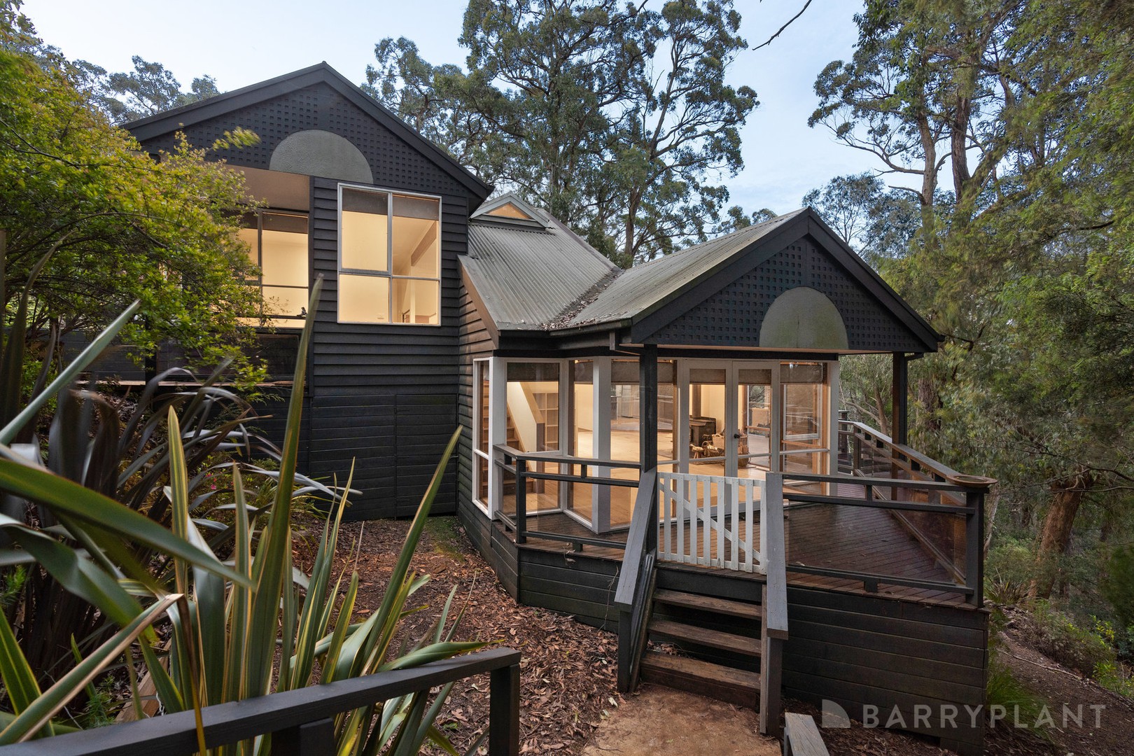 32 Seaview Road, Cockatoo, VIC 3781 - Thumbnail 2 - 02/10/2026