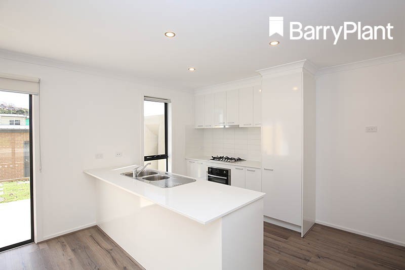 32 Sherwood Road, Chirnside Park, VIC 3116, Chirnside Park - Thumbnail 2