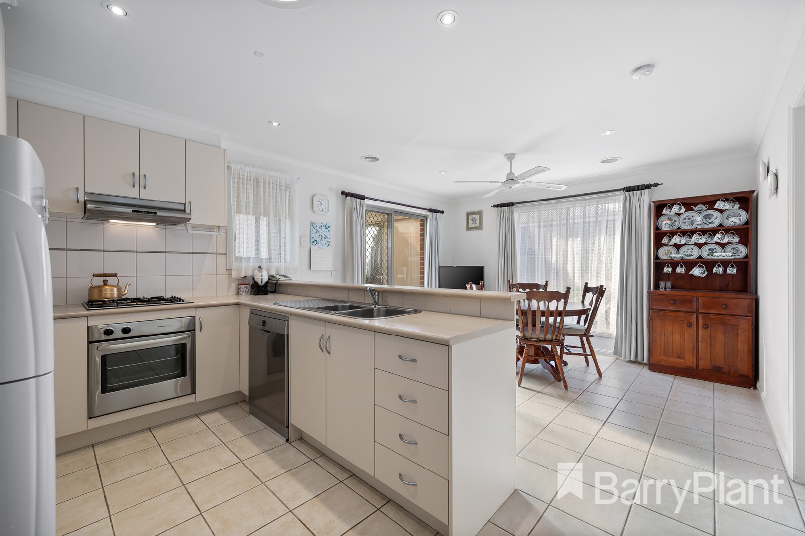 32 St Andrews Place, Lake Gardens, VIC 3355, Lake Gardens - Thumbnail 3