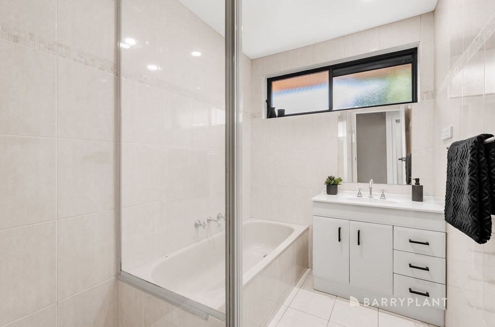 32 Strickland Avenue, Mill Park, VIC 3082, Mill Park - Thumbnail 4