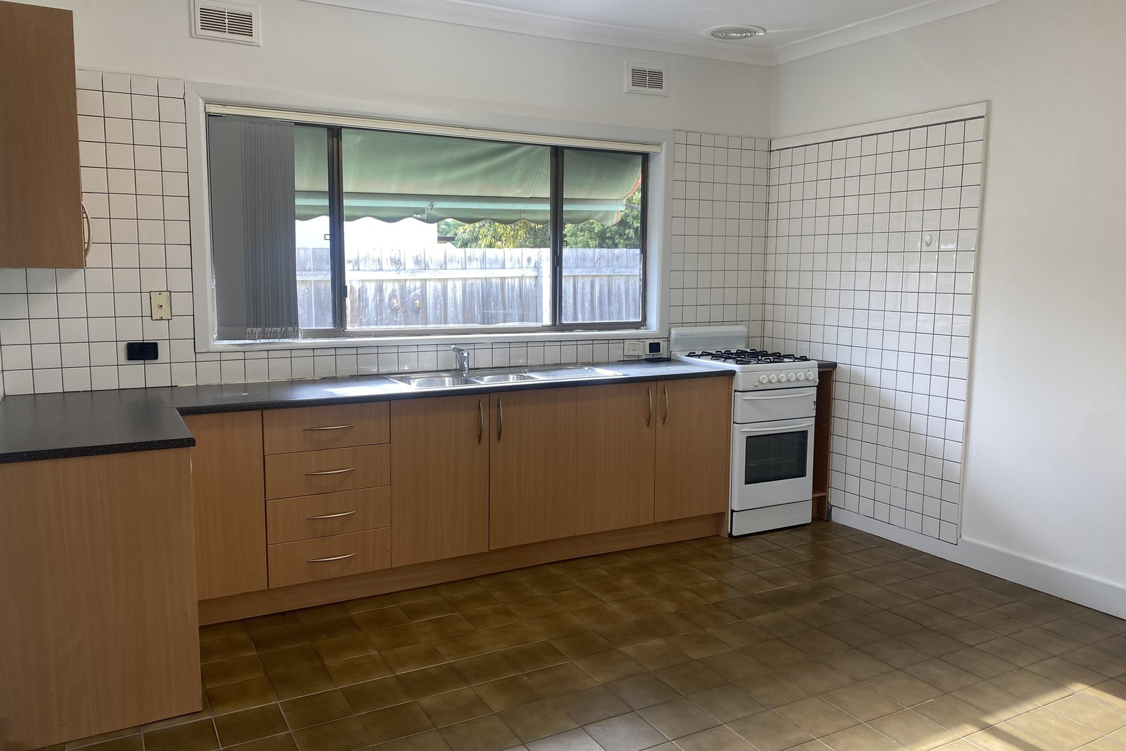 32 Tarana Avenue, Glenroy, VIC 3046, Glenroy - Thumbnail 3