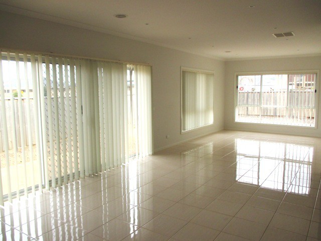 32 The Esplanade, Sanctuary Lakes, VIC 3030, Sanctuary Lakes - Thumbnail 8