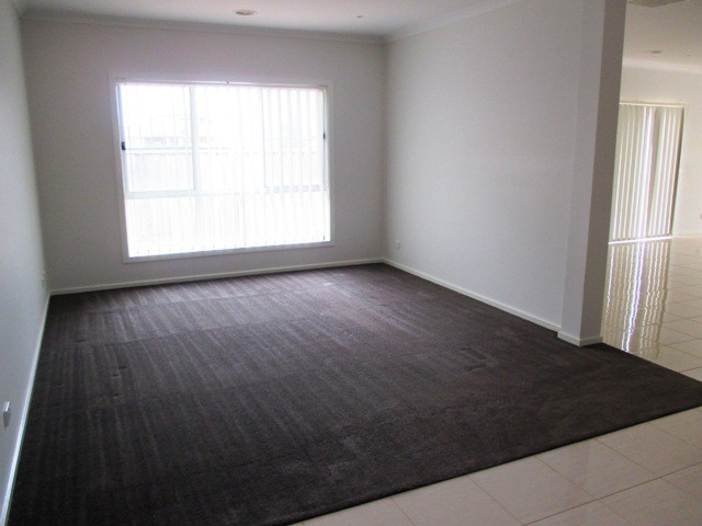 32 The Esplanade, Sanctuary Lakes, VIC 3030, Sanctuary Lakes - Thumbnail 2
