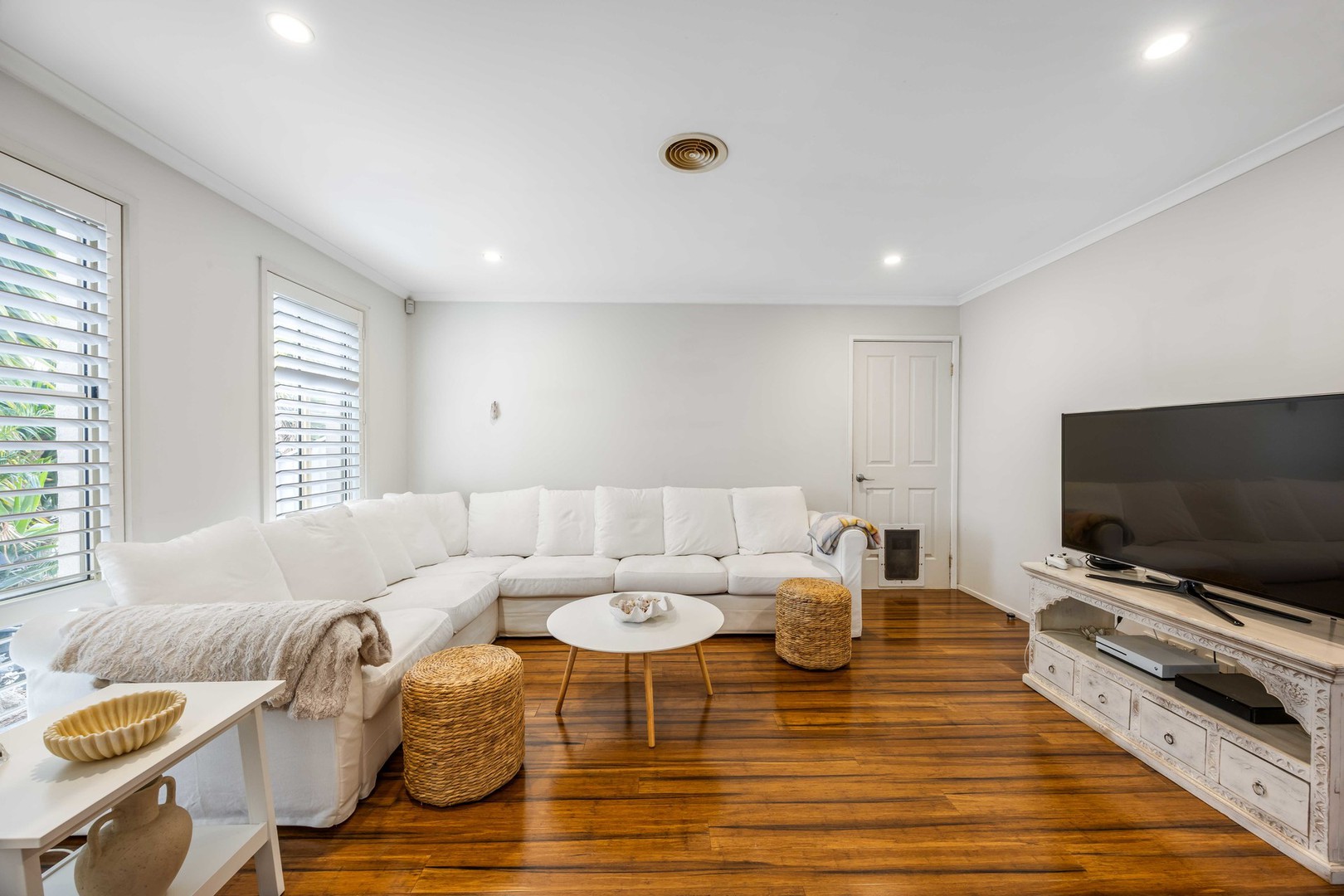 32 The Parkway, Caroline Springs, VIC 3023 - Thumbnail 2 - 20/10/2025