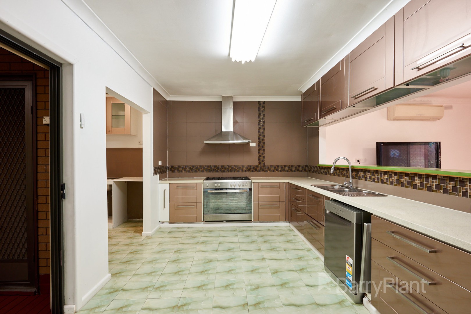 32 Theodore Avenue, Noble Park, VIC 3174, Noble Park - Thumbnail 3