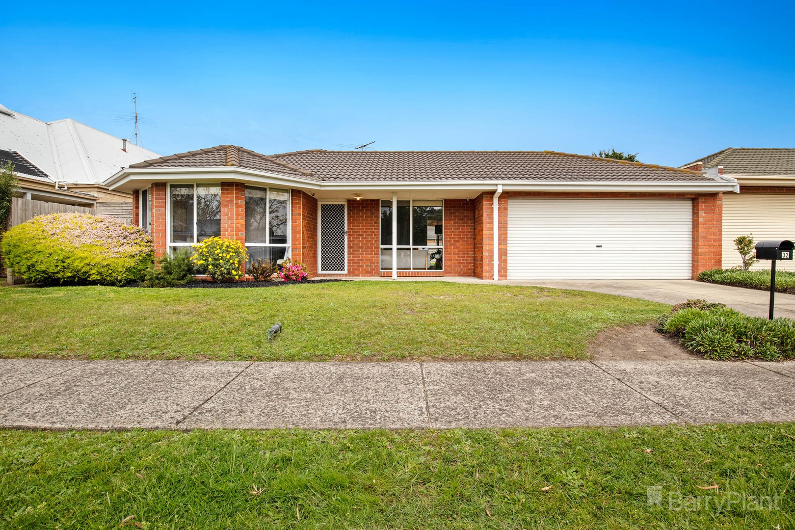 32 Thomas Place, Pakenham, VIC 3810 - Thumbnail 1 - 19/10/2021