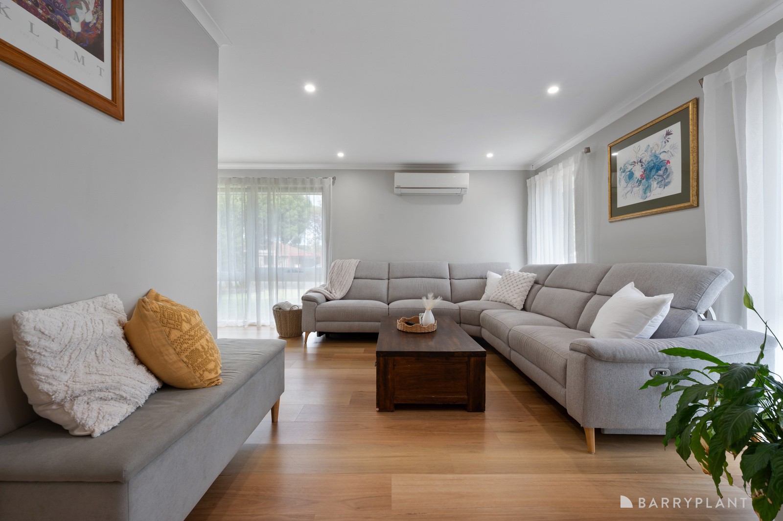 32 Tulloch Avenue, Kurunjang, VIC 3337 - Thumbnail 2 - 06/05/2026