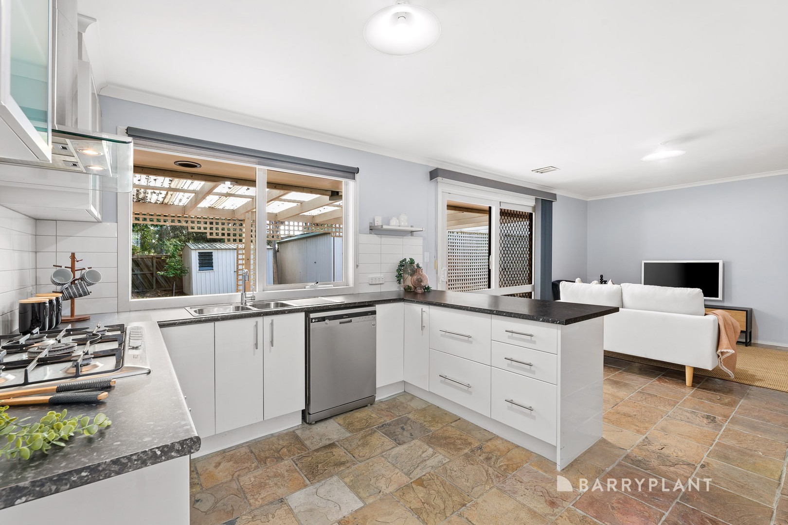 32 Veronica Crescent, Mill Park, VIC 3082, Mill Park - Thumbnail 4
