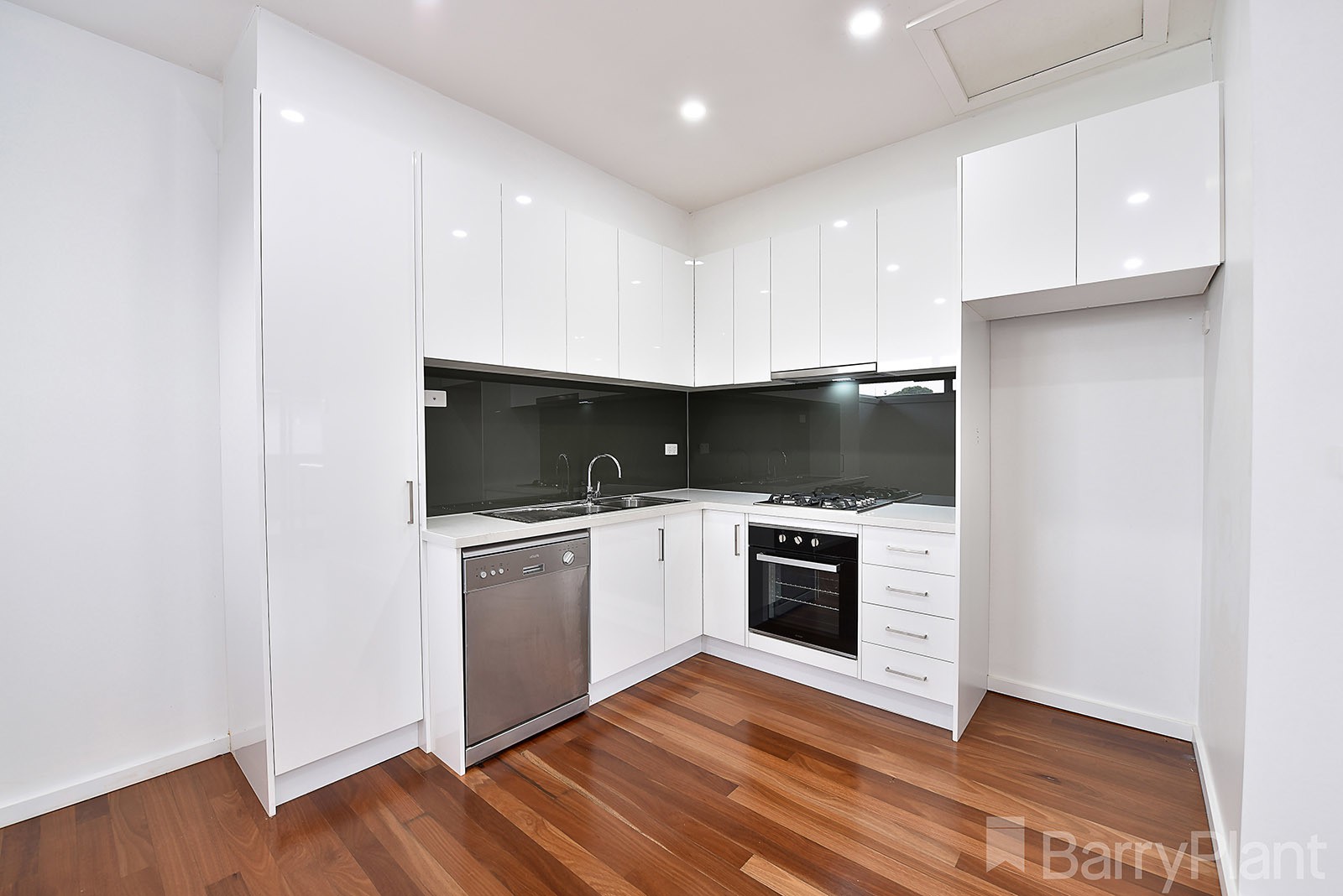 32 Victoria Street, Preston, VIC 3072, Preston - Thumbnail 4