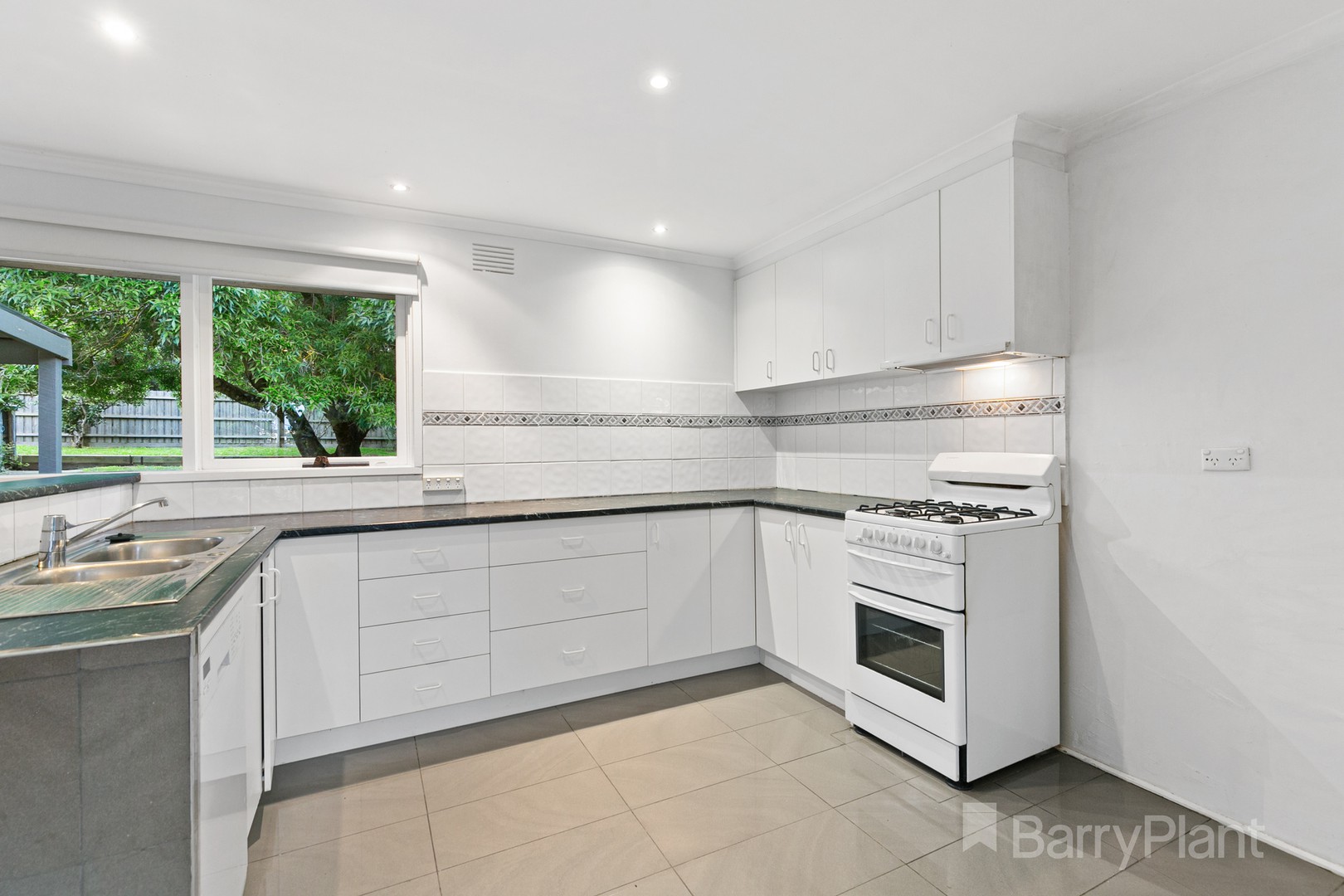 32 Vista Drive, Chirnside Park, VIC 3116, Chirnside Park - Thumbnail 2