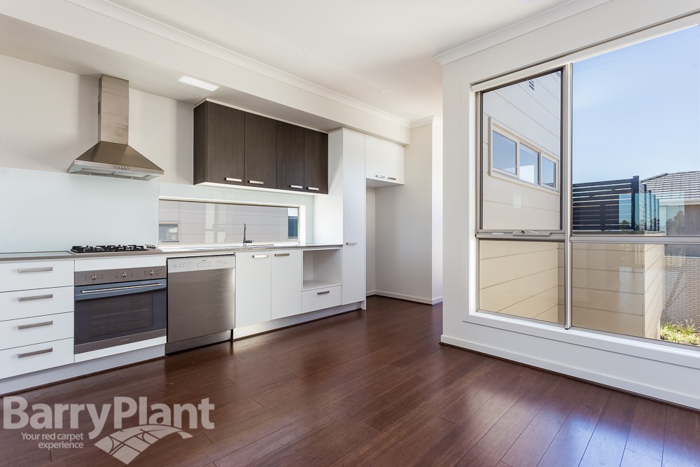 32C Middleton Drive, Point Cook, VIC 3030, Point Cook - Thumbnail 2