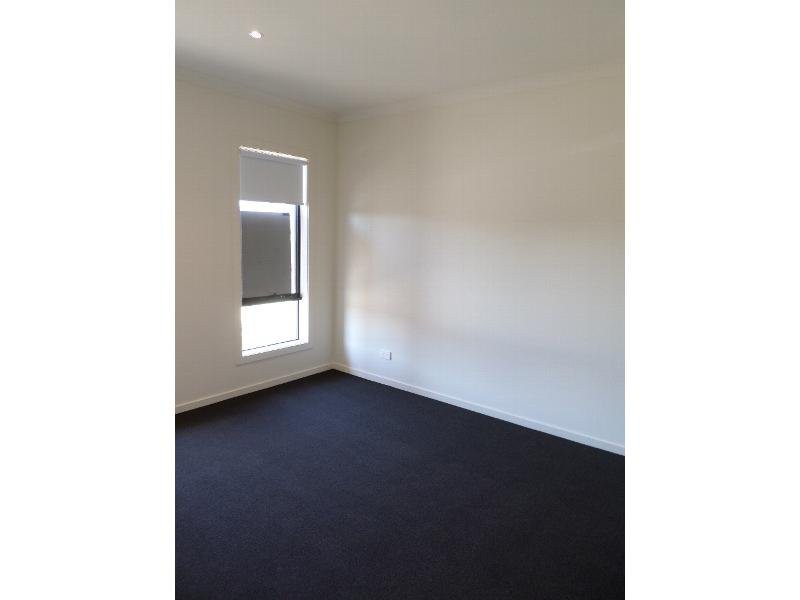 33 Amber Way, Melton South, VIC 3338, Melton South - Thumbnail 5