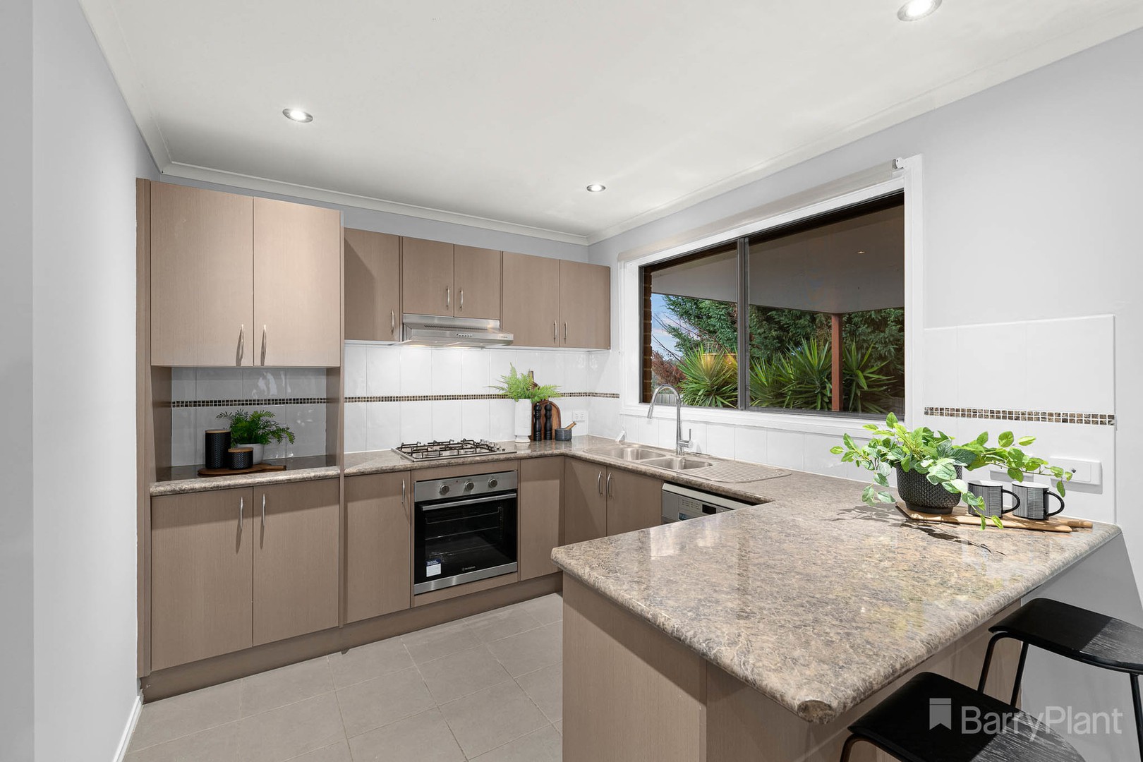 33 Ayesha Rise, Pakenham, VIC 3810, Pakenham - Thumbnail 2